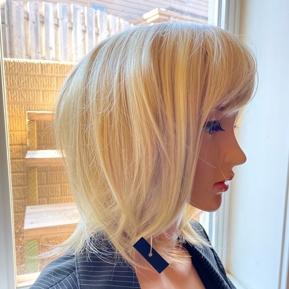 NWT 12” pale honey blonde highlights ash with bangs short bob wig natural look - Picture 4 of 16